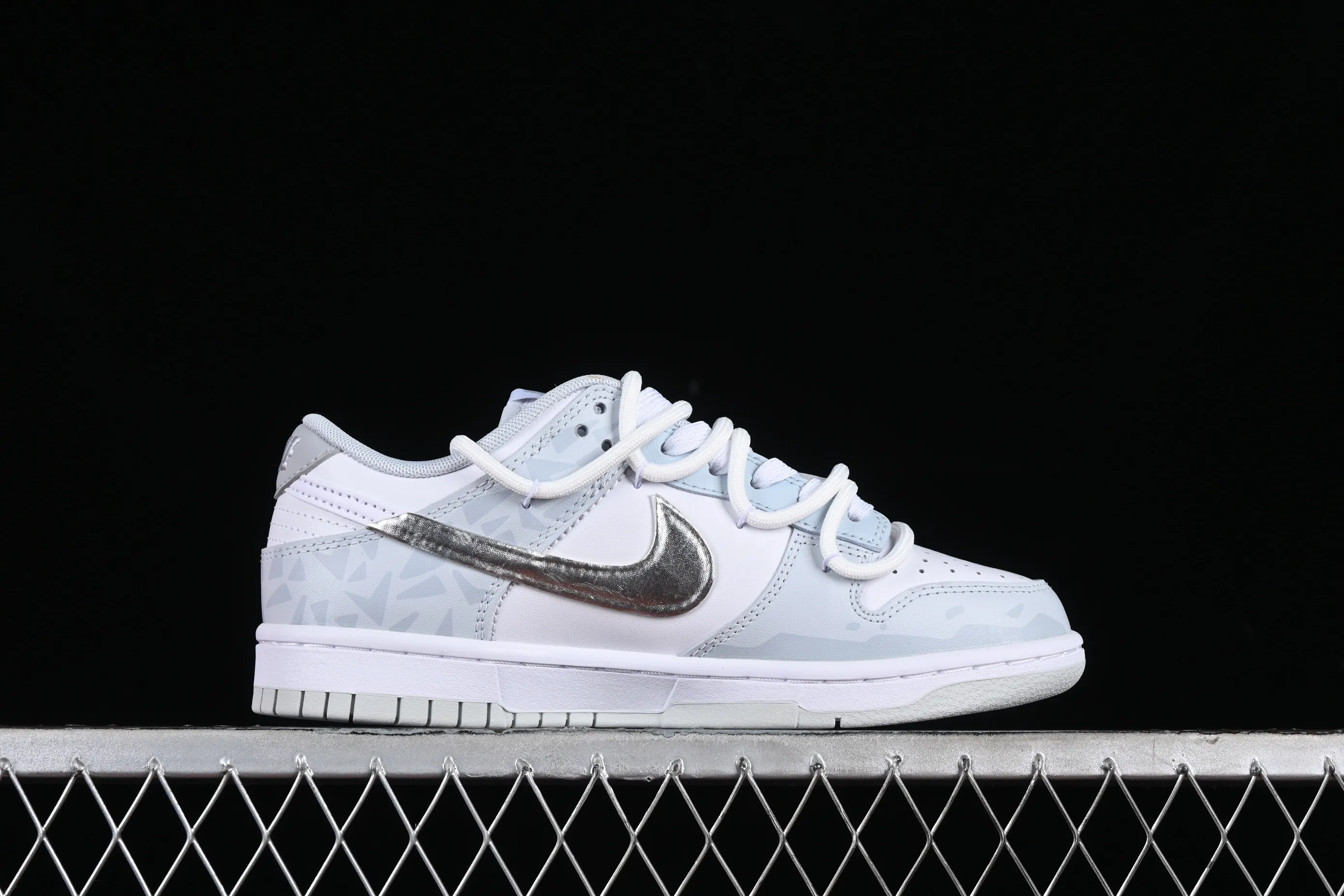 All categories Nk SB Dunk series Nk SB Dunk Low low-top sneakers Nk Dunk Low Retro light gray blue silver SB strap low-top casual sneakers HF0730-160